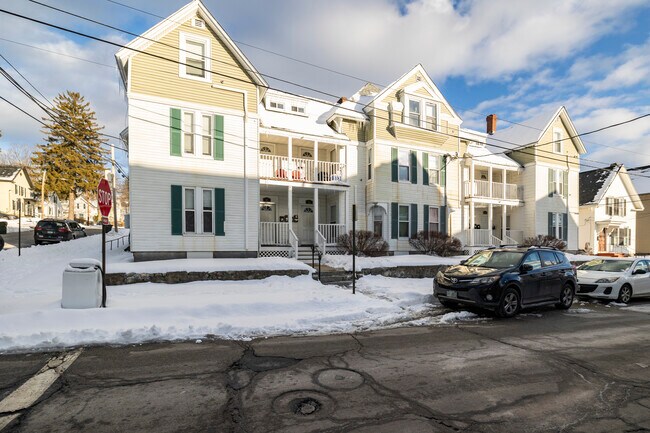 81 Ashland St in Manchester, NH - Foto de edificio - Building Photo