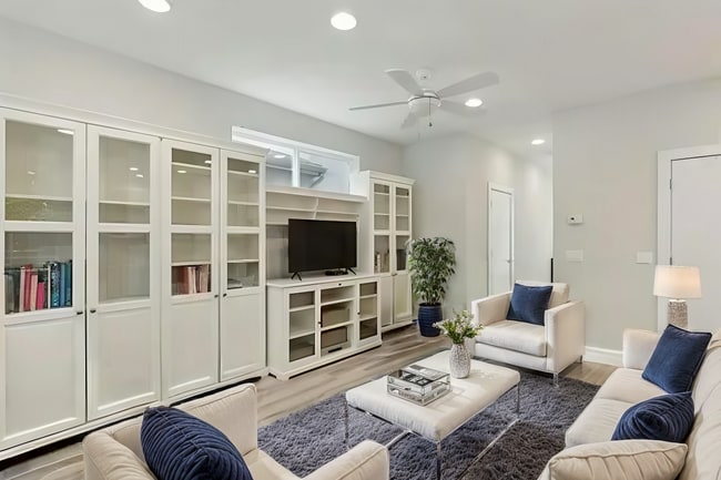 1095 Gallivant Ln in Dallas, TX - Foto de edificio - Building Photo