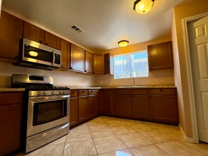 706 W Grand Blvd in Corona, CA - Building Photo - Building Photo