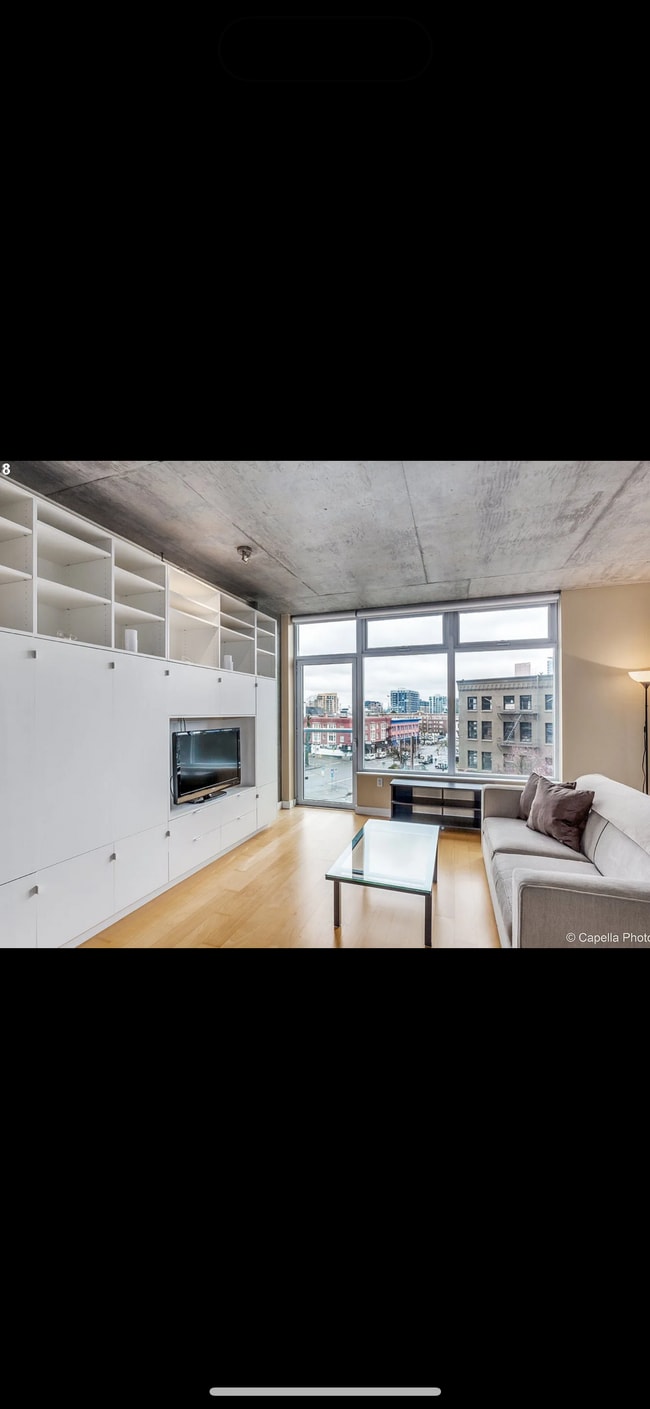 1926 W Burnside St, Unit 309 in Portland, OR - Building Photo - Building Photo