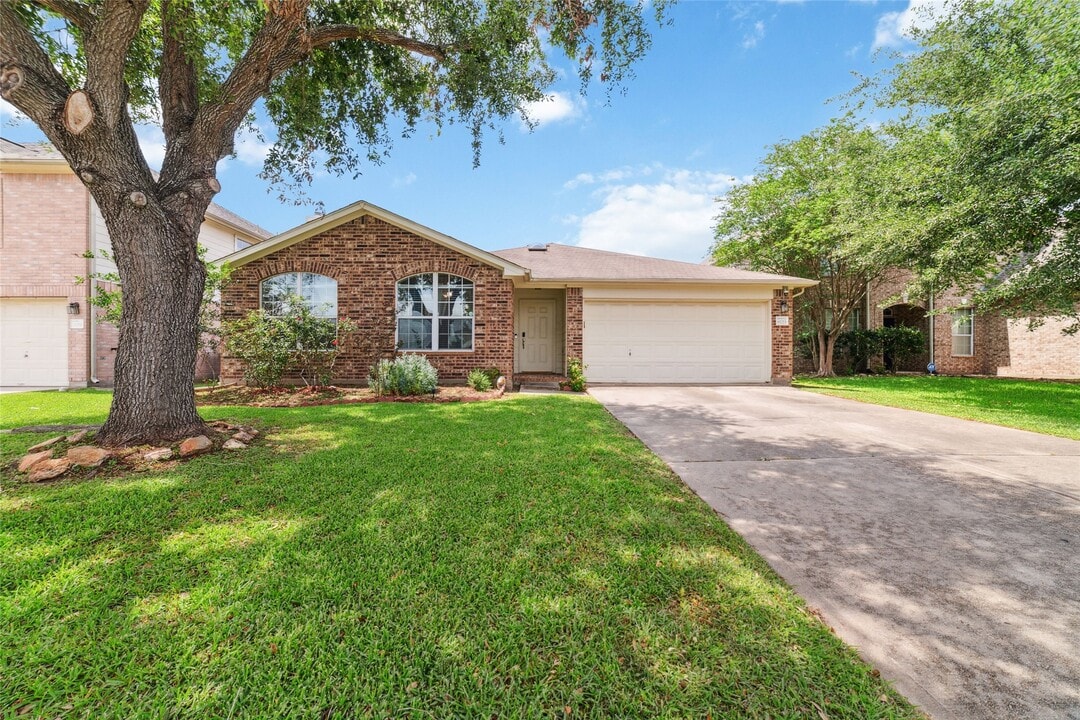8123 Solara Bend Ct in Houston, TX - Building Photo