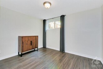 124 Rothesay Dr in Ottawa, ON - Building Photo - Building Photo