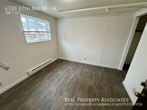 4720 17th Ave NE in Seattle, WA - Building Photo - Building Photo