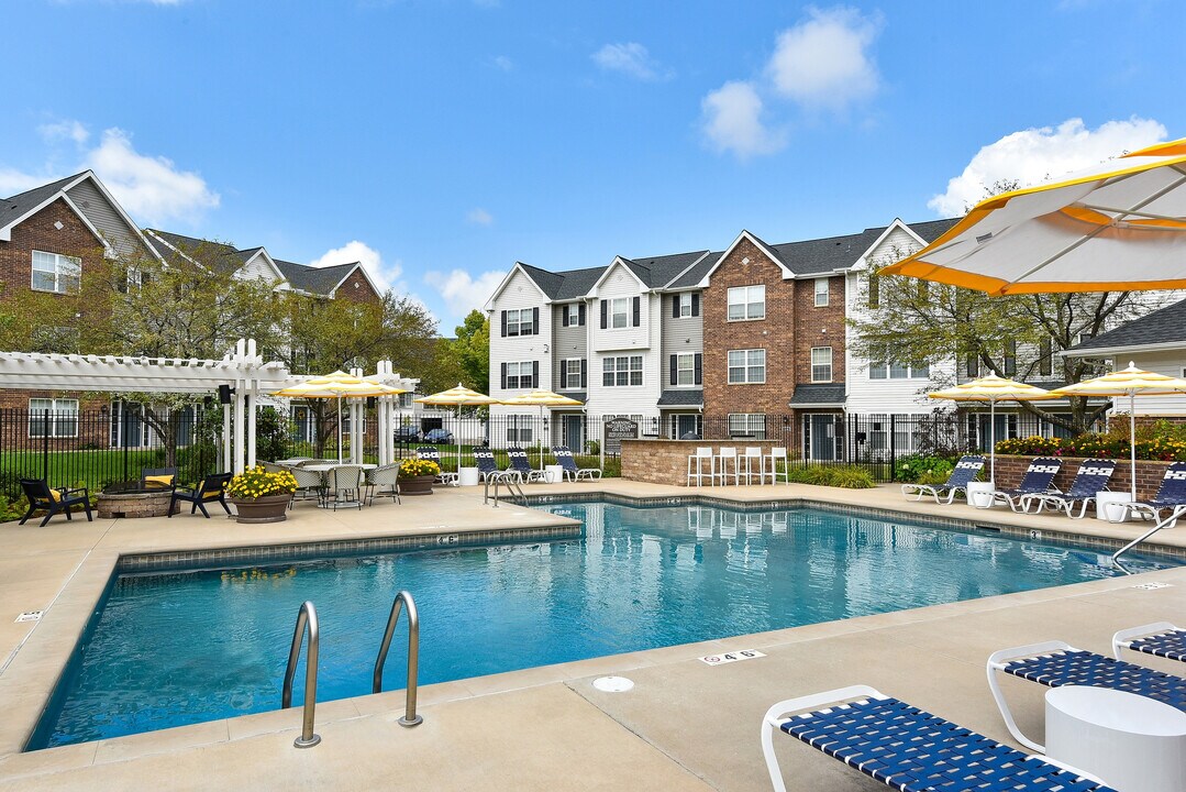 Woodbury Park at City Centre in Woodbury, MN - Foto de edificio