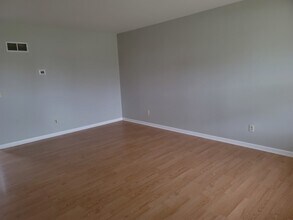 112 Colonial Pkwy in Yorkville, IL - Building Photo - Building Photo