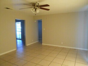 201 Huntly Rd in Las Vegas, NV - Building Photo - Building Photo