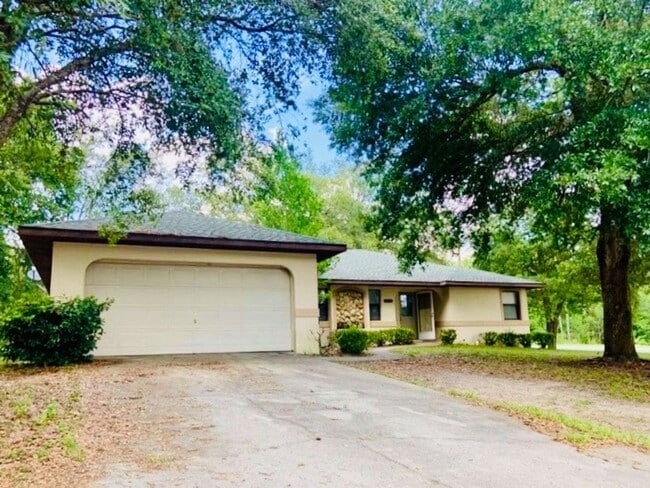 property at 1449 W Evergreen Dr