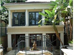 2965 NE 185th St in Miami, FL - Building Photo - Building Photo