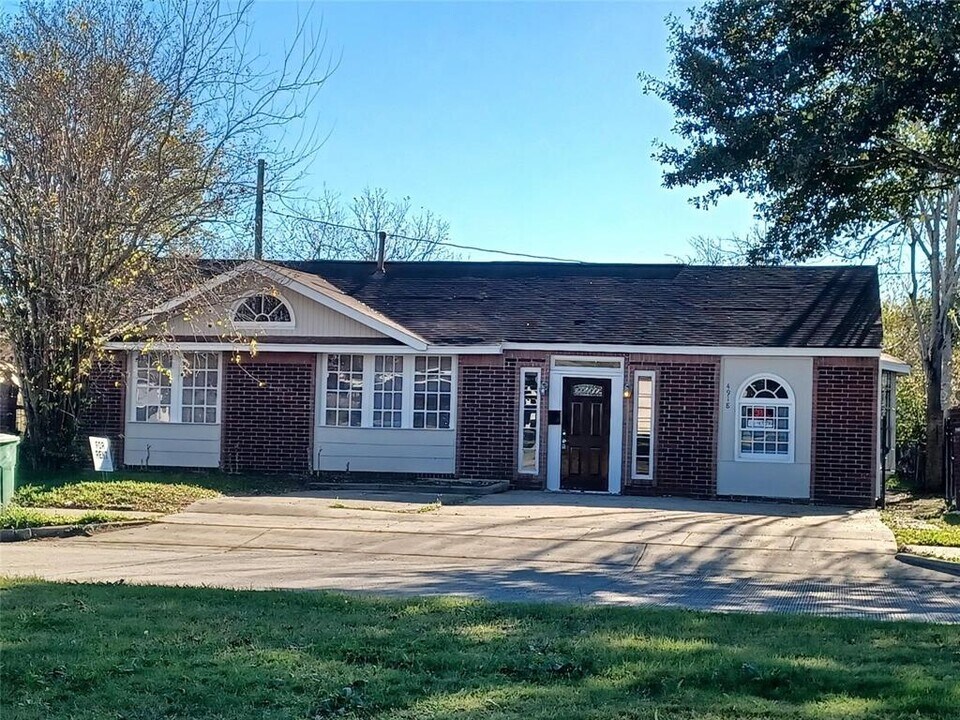 4918 Airport Blvd in Houston, TX - Building Photo