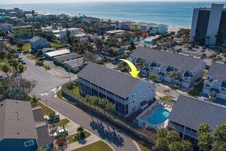 911 Harbour House Dr in Indian Rocks Beach, FL - Foto de edificio - Building Photo