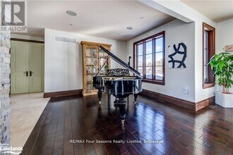 12 Windrose Valley Blvd in Clearview, ON - Building Photo - Building Photo