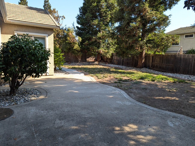 1520 Arrowwood Ln in Roseville, CA - Building Photo - Building Photo