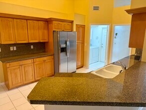 1069 Sweet Briar Pl in Wellington, FL - Building Photo - Building Photo