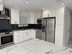 1 Munro Blvd in Valley Stream, NY - Building Photo - Building Photo