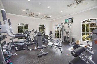 1937 Crestview Way in Naples, FL - Foto de edificio - Building Photo