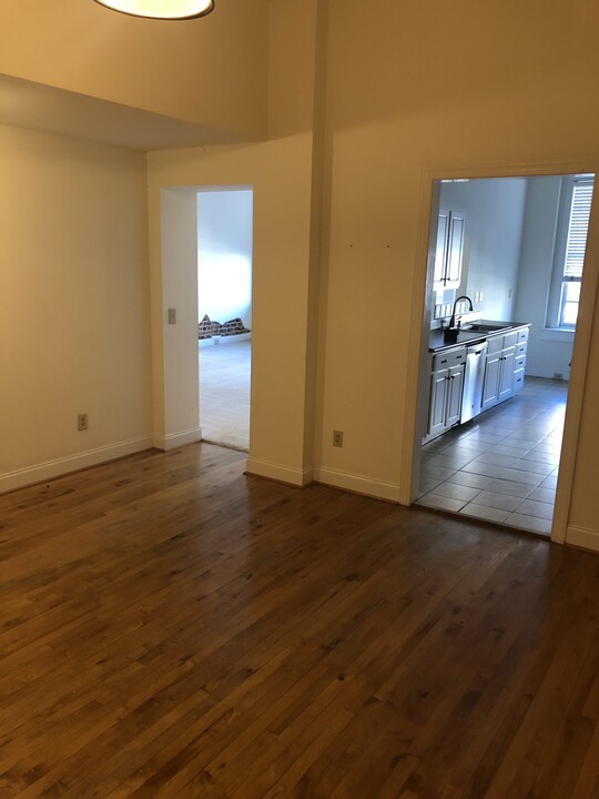 227 S Elm St, Unit Edmonds in Greensboro, NC - Building Photo