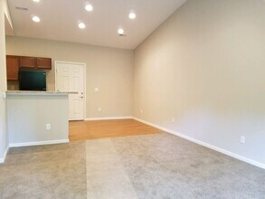 Village at Gantz Meadows 7131 in Grove City, OH - Foto de edificio - Building Photo