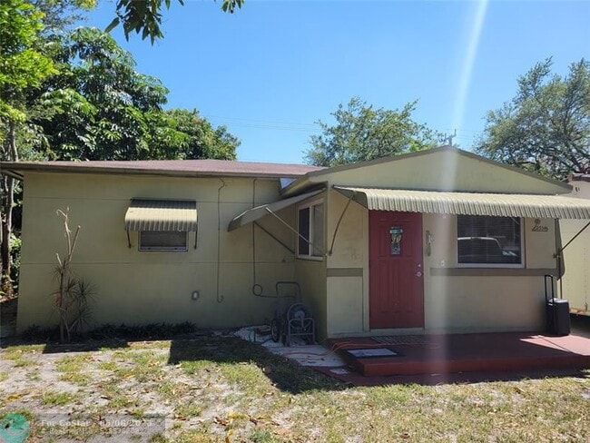 property at 2534 Taft St