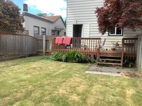 961-963 Elrod Ave in Coos Bay, OR - Building Photo - Building Photo
