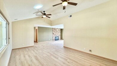 2798 Alta Vista Dr in Fallbrook, CA - Building Photo - Building Photo