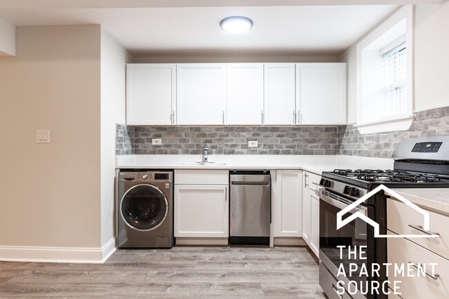 856 W George St in Chicago, IL - Building Photo - Building Photo