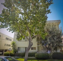 519 Idaho Ave, 1 blocks to Montana in Santa Monica, CA - Building Photo