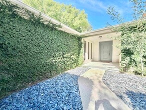 205 McPherson Dr in Laredo, TX - Building Photo - Building Photo