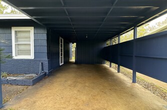 502 Breezy Ln in Wharton, TX - Foto de edificio - Building Photo