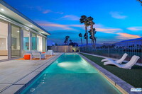 939 Bernardi Ln in Palm Springs, CA - Foto de edificio - Building Photo