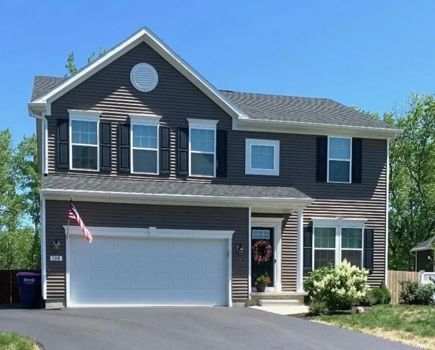 108 Afternoon Dr in Baldwinsville, NY - Building Photo
