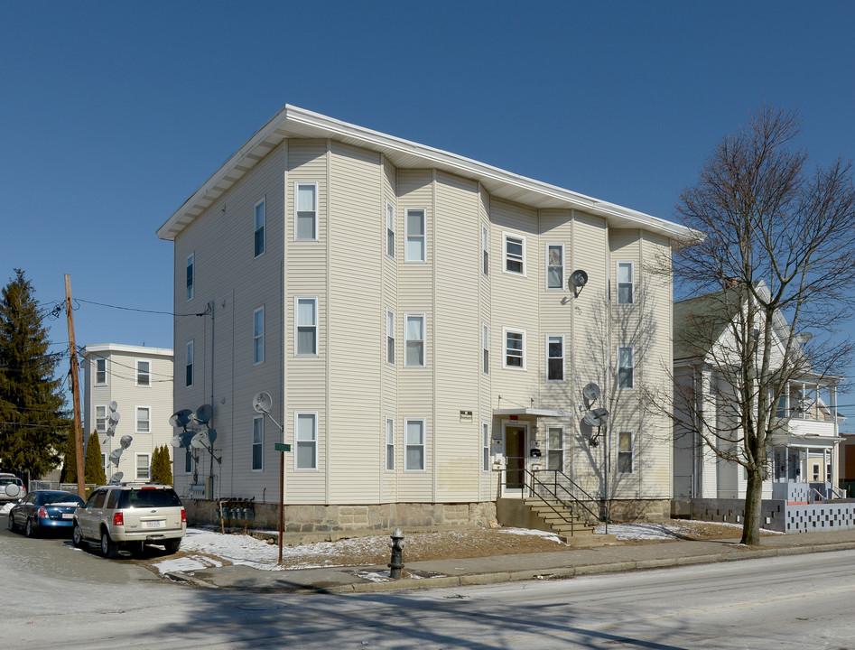 21 Forest Ave in Brockton, MA - Foto de edificio