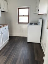 41 S Howell St, Unit #1 in Hillsdale, MI - Building Photo