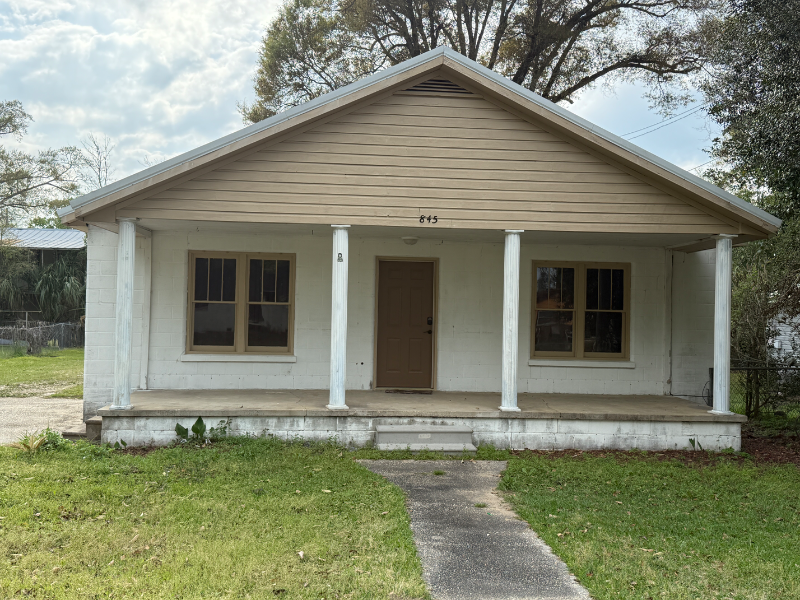 845 Escambia St in Flomaton, AL - Building Photo