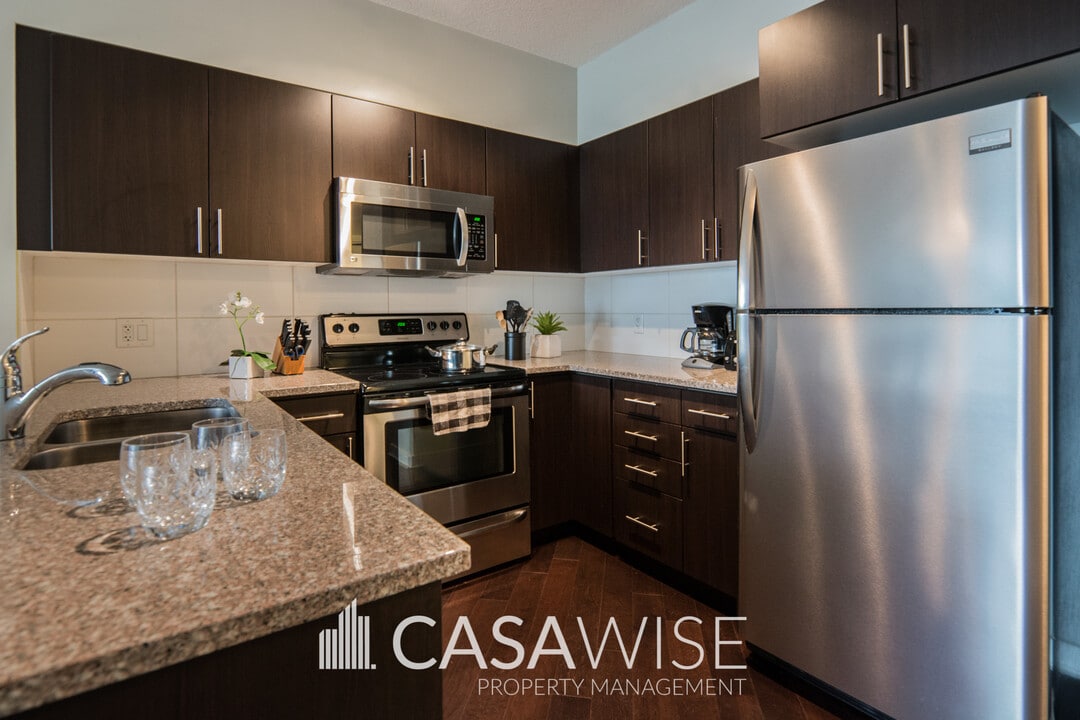 10152-1104 104 St NW in Edmonton, AB - Building Photo