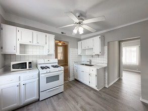 3650 W George St, Unit 2R in Chicago, IL - Building Photo - Building Photo