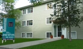 Pine Manor in Edmonton, AB - Building Photo
