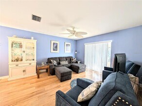 1841 Sunny Dr in Bradenton, FL - Foto de edificio - Building Photo