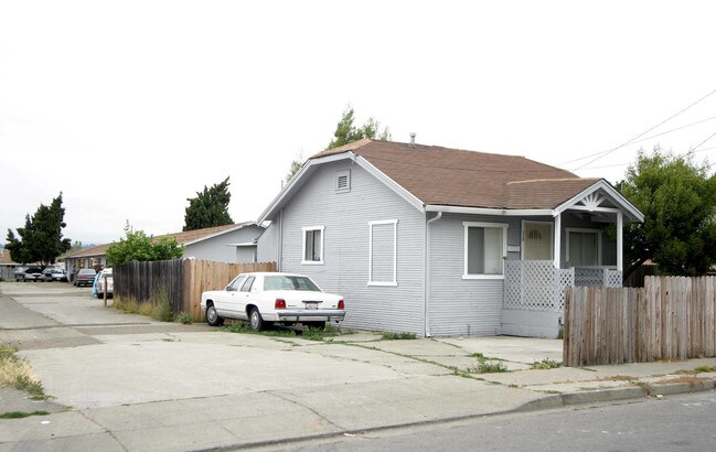 627-637 Marin Ave in Hayward, CA - Foto de edificio - Building Photo