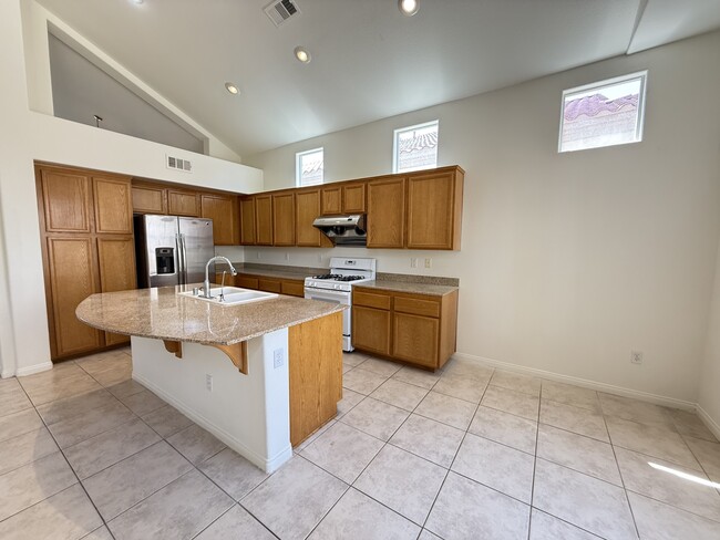 324 Sea Rim Ave in Las Vegas, NV - Building Photo - Building Photo