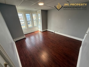 834 Eastern Ave in Fall River, MA - Building Photo - Building Photo