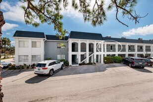8651 10th St N in St. Petersburg, FL - Building Photo