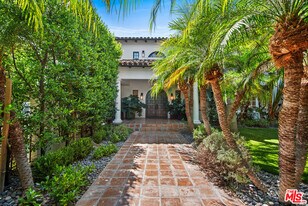 9928 Toluca Lake Ave in Los Angeles, CA - Building Photo