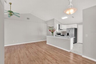 8735 Exposition Dr in Tampa, FL - Building Photo - Building Photo