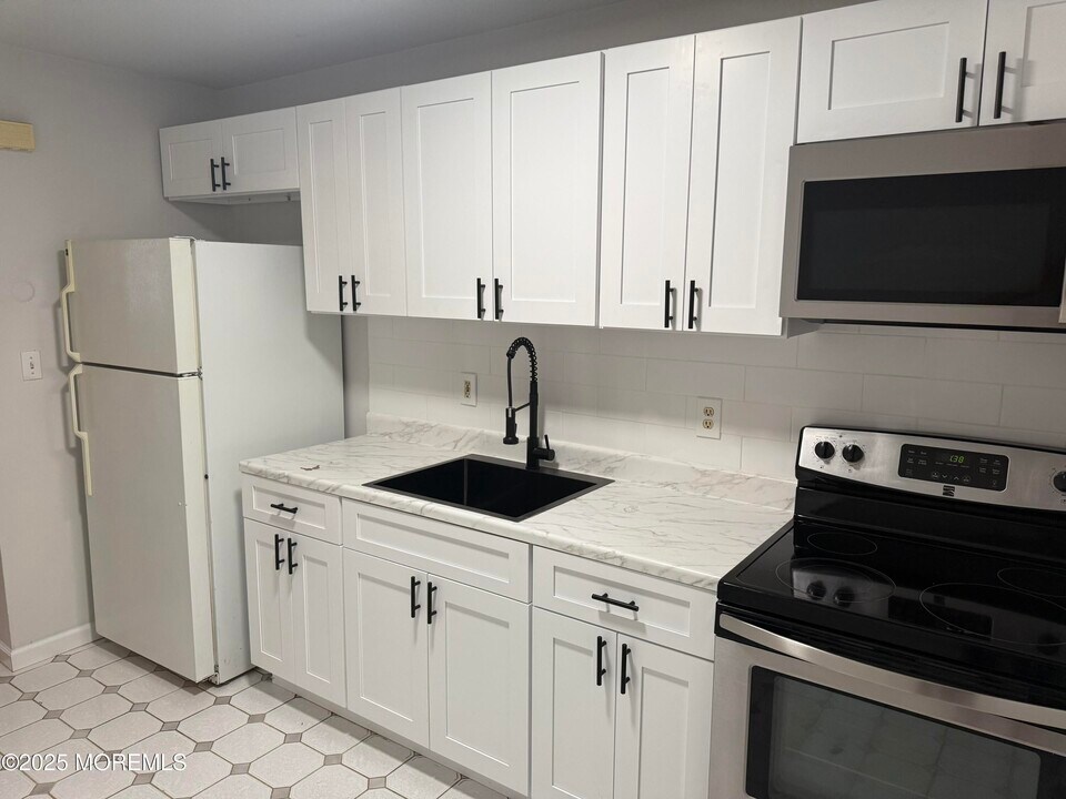 289 Main St in Spotswood, NJ - Building Photo