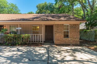 4021 Valparaiso Blvd in Niceville, FL - Building Photo