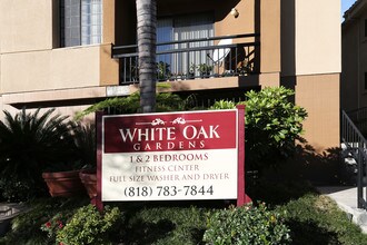 White Oak Gardens in Encino, CA - Building Photo - Building Photo