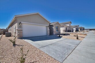 729 C. Escondida in Santa Teresa, NM - Building Photo - Building Photo