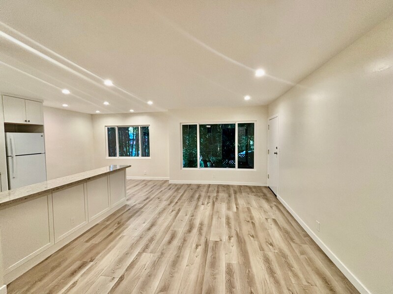 2488 Beachwood Dr in Los Angeles, CA - Building Photo