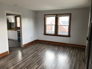 24 Hamilton Ave, Unit B in Frederick, MD - Foto de edificio - Building Photo