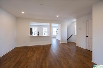 560 Long St in Emmaus, PA - Building Photo - Building Photo